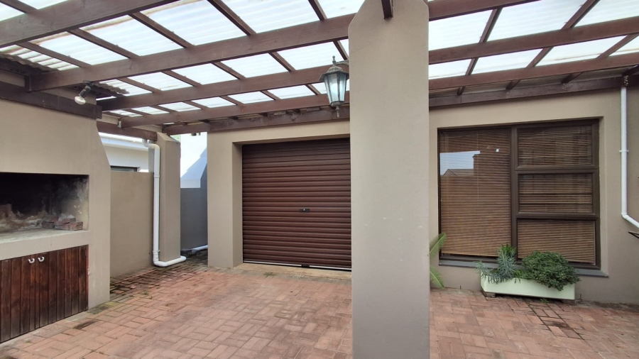 3 Bedroom Property for Sale in Stilbaai Wes Western Cape